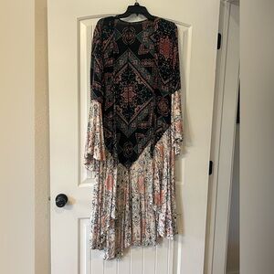Size large - Torrid Chiffon High-Low bohemian Kimono with bell sleeves- like new